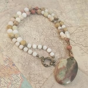 Large stone pendant agate quartz brown green white